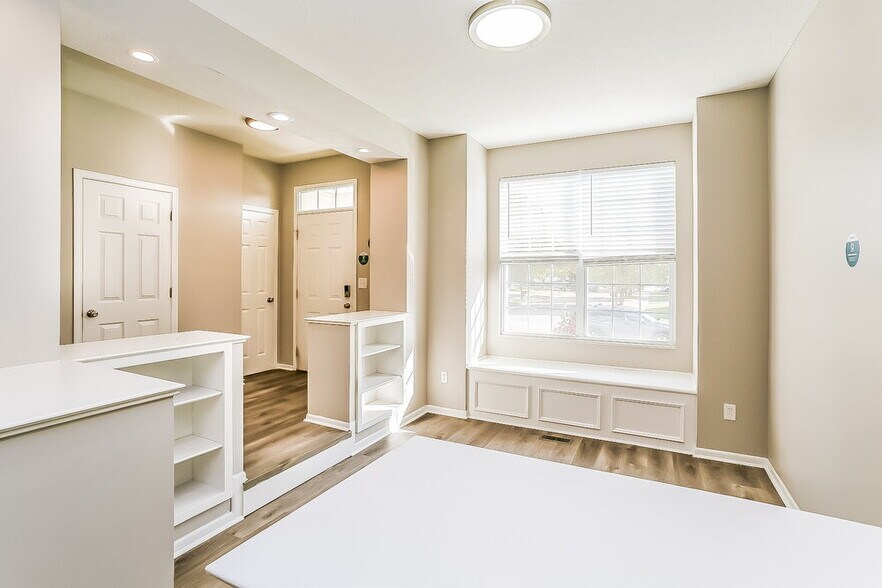 Building Photo - 6960 Shady Rock Ln