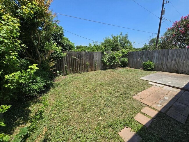 Building Photo - 13351 Water Oak Ln
