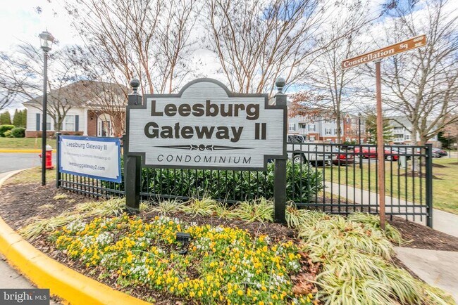 Building Photo - 645 Constellation Square SE