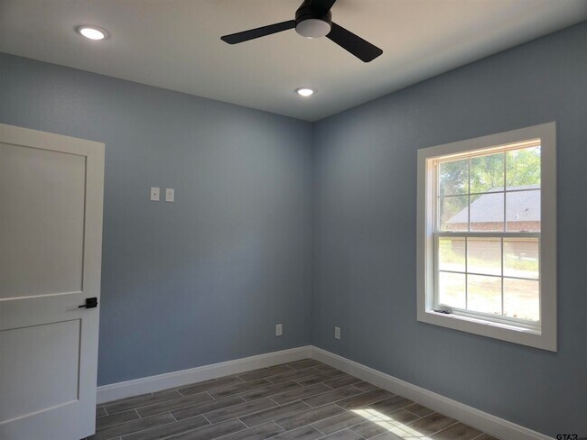 Building Photo - 8129 Cr 485