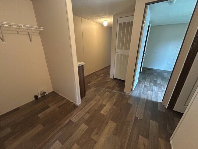 Building Photo - 302 Autumn Ln