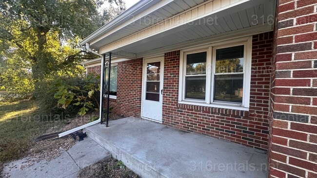 Primary Photo - $775 - 1 bed 1 bath - Duplex