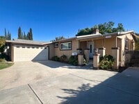 Building Photo - Charming Redlands Home
