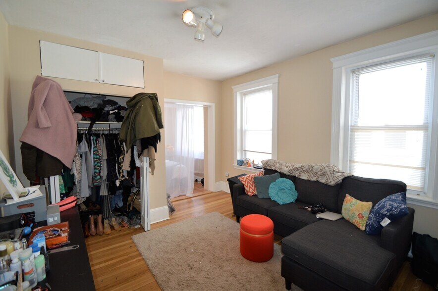 Building Photo - 83 Glenville Ave