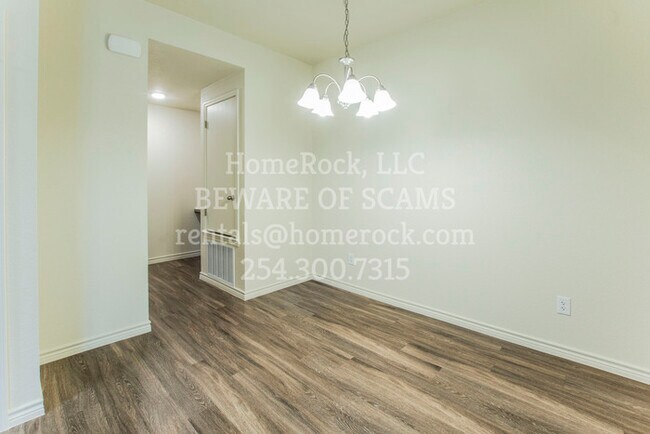 Building Photo - 3101 Ochiltree Dr