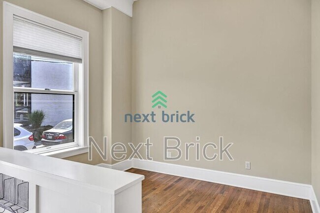 Building Photo - 317 Lakeside Ave S