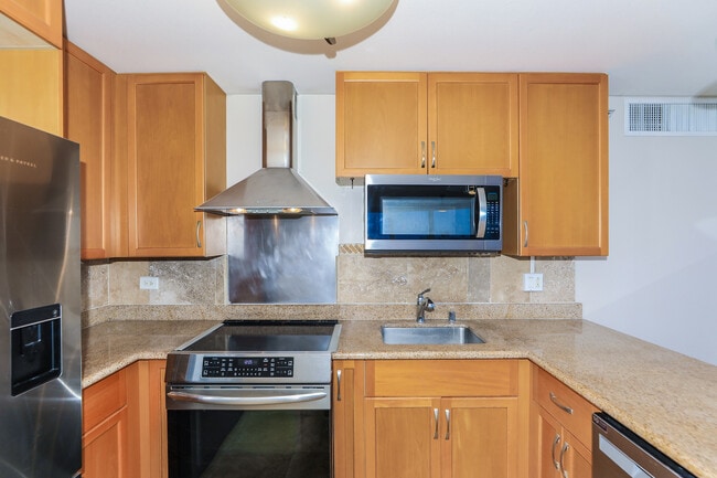 Building Photo - 1296 Kapiolani Blvd