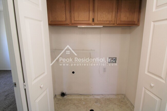 Building Photo - Very Nice 3bd/2.5ba Elk Grove House with 2 Car Garage!