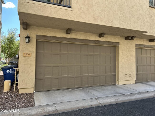 Building Photo - 1739 E Dogwood Ln