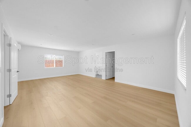 Building Photo - 1605 Vuelta Grande Ave