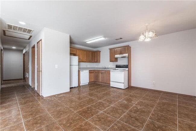 Building Photo - 322 E Southern Trace Dr
