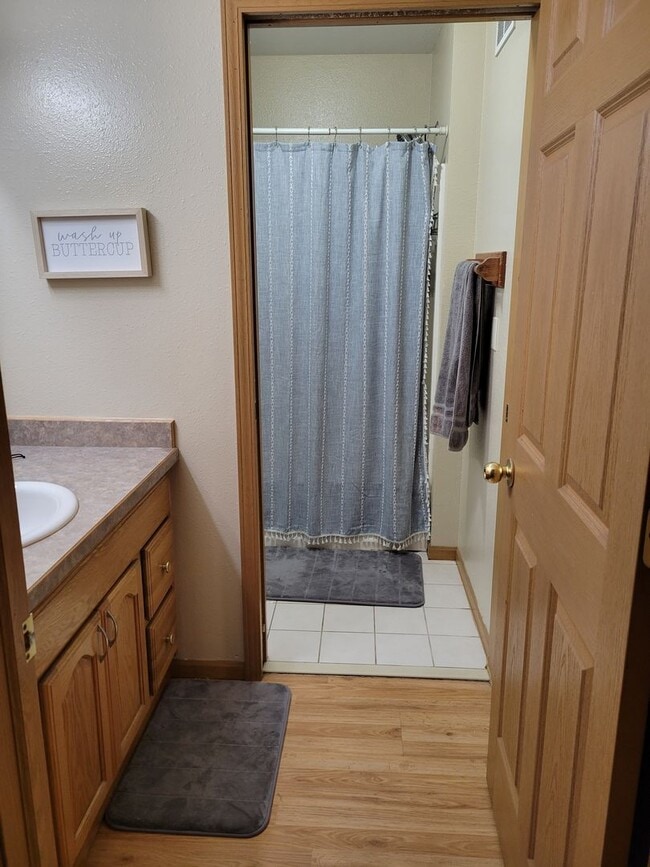 Building Photo - 5 Bedroom Duplex Unit