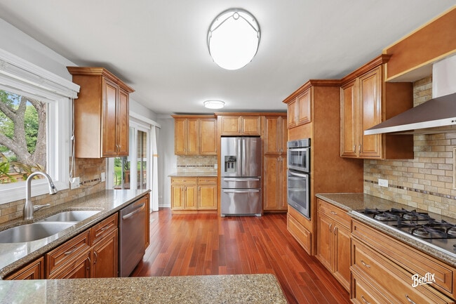 Building Photo - 750 Dunhill Dr