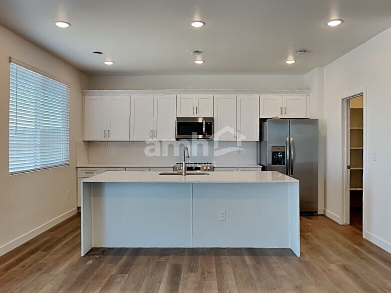 Building Photo - 9721 W Luxton Ln