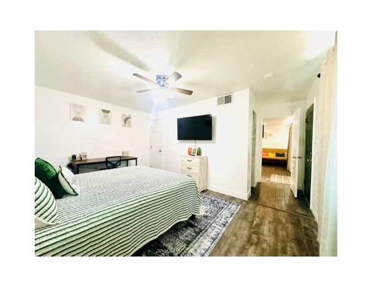 Building Photo - 187 W Center St