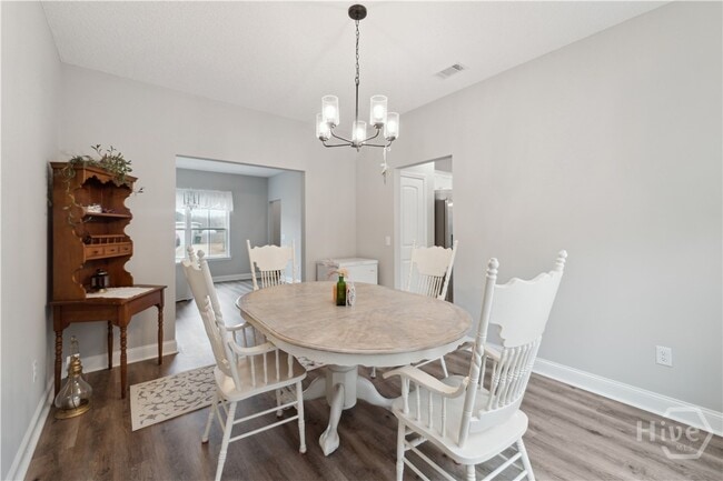 Building Photo - 601 Meloney Dr