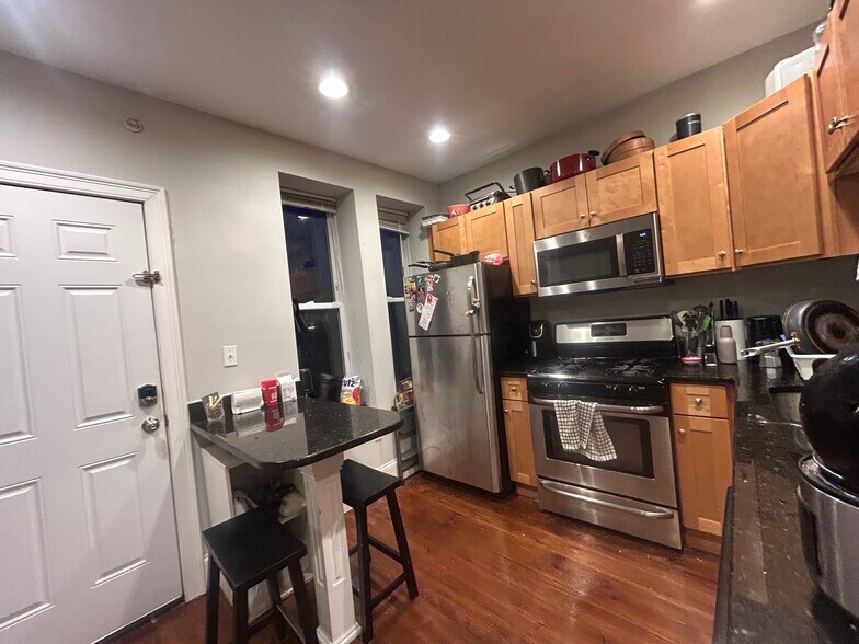 Primary Photo - 52 Delle Ave