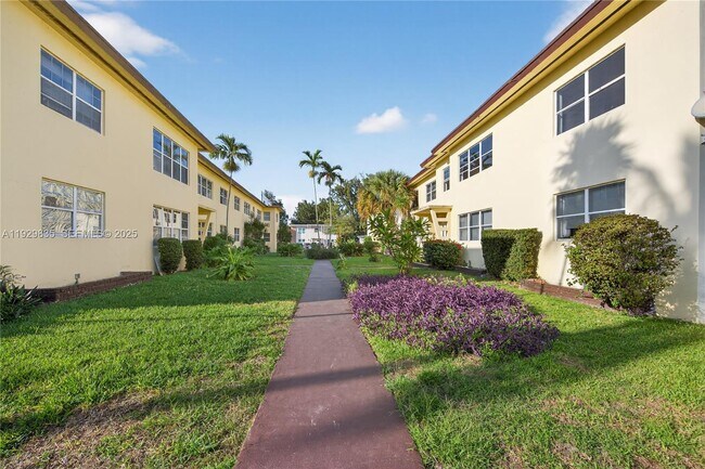 Building Photo - 160 S Shore Dr