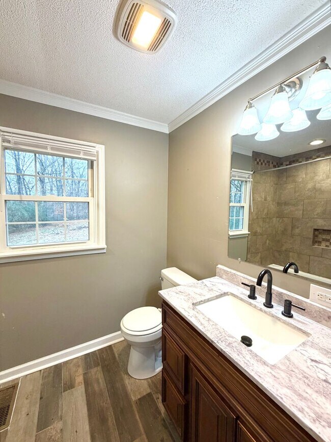 Building Photo - 838 Potters Ln