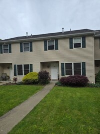 Building Photo - Beautiful 2 Bedroom Townhome - Only Steps ...