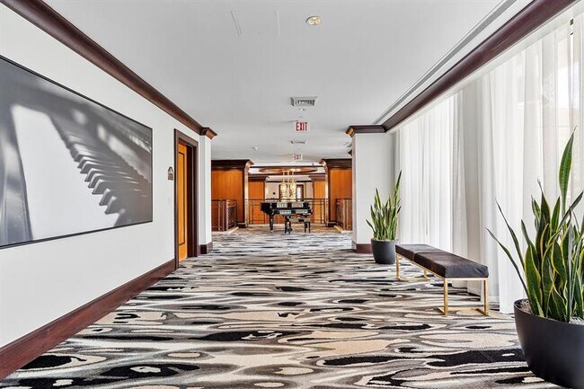 Building Photo - 610 W Las Olas Blvd