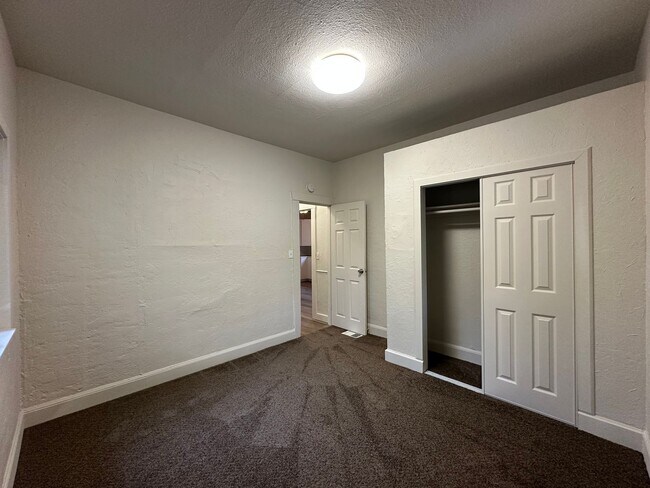 Building Photo - Adorable Three Bedroom on a Large Lot