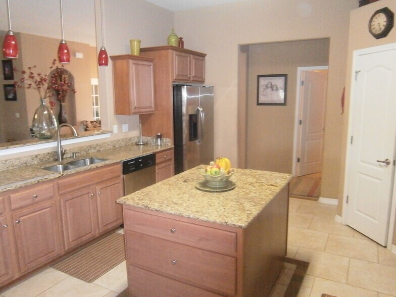 Kitchen - 7585 Rexford St