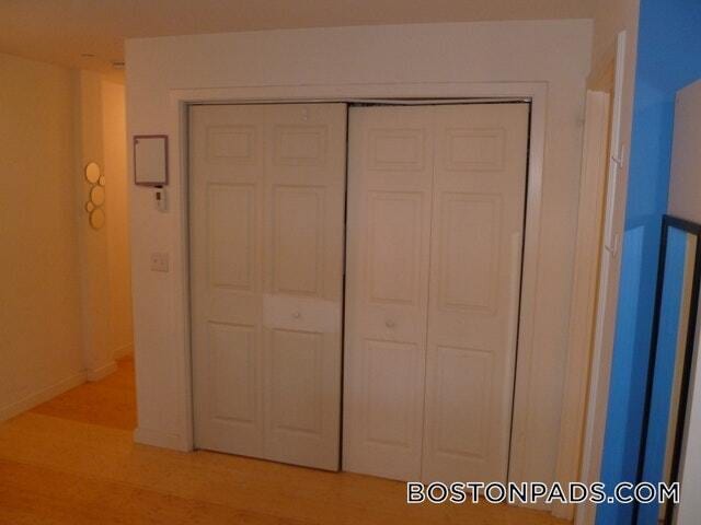 Building Photo - 461 Park Dr