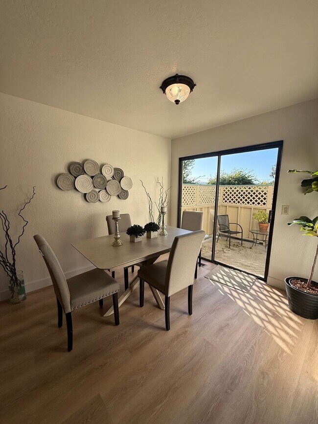 Building Photo - Light-Filled Modern 3 Bedroom Townhome