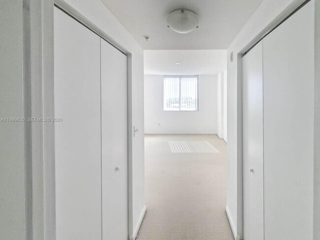 Building Photo - 2775 NE 187th St