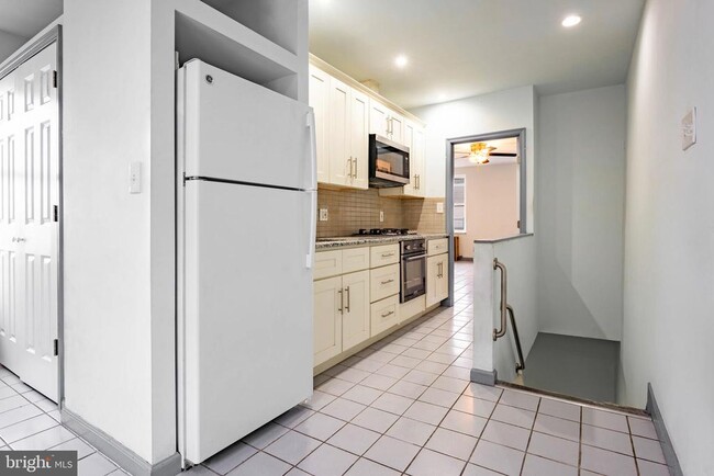 Building Photo - 1327 Snyder Ave