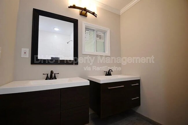 Building Photo - 1394 Alverado Way