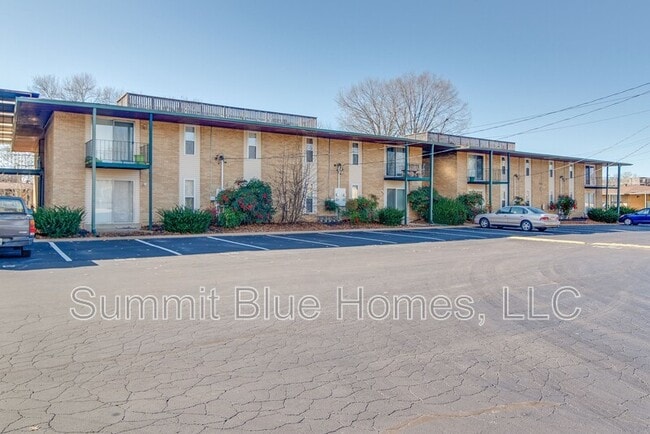 Building Photo - 555 N Dupont Ave