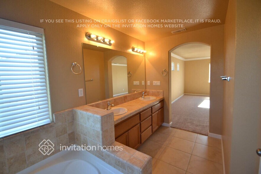 Building Photo - 1346 La Guardia Cir