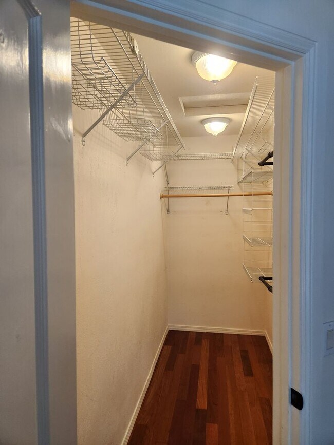 Building Photo - Updated 3 bedroom 2 bathroom single family home within walking distance to the Sonoma Town Square...
