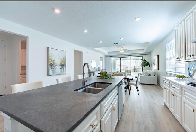 Building Photo - 1040 Villa Rialto View