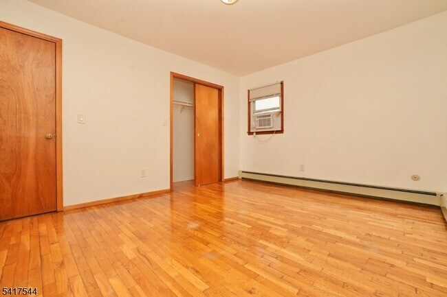 Building Photo - 9 Davey St