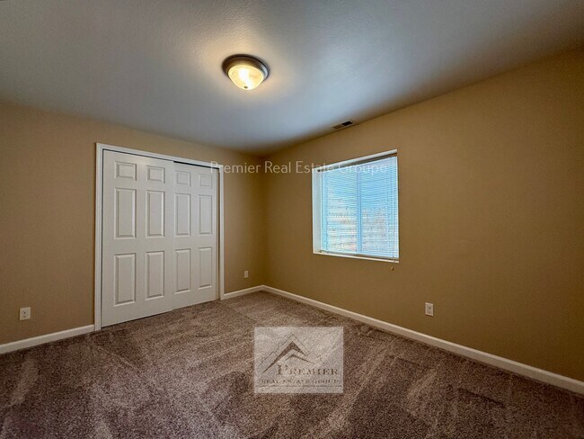 Building Photo - 6769 Ventana Ln