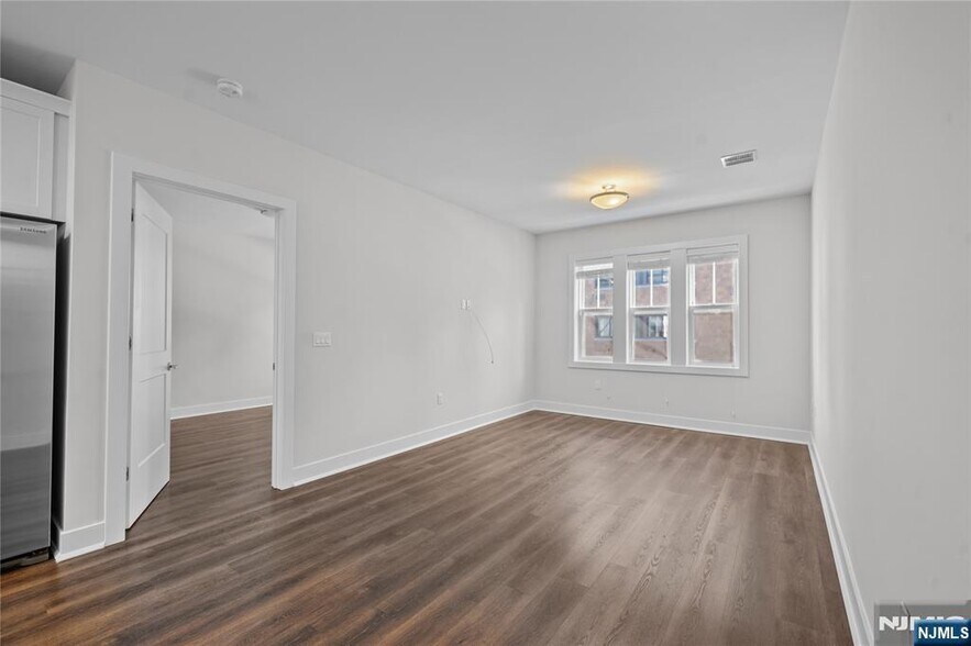 Building Photo - 313 Woodland Pl