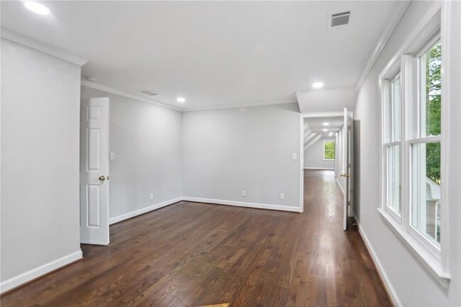 Building Photo - 8900 River Trace Dr