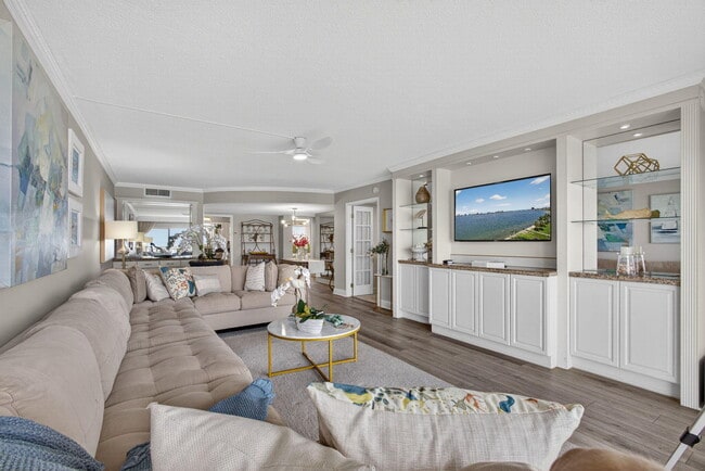 Building Photo - 801 Lake Shore Dr