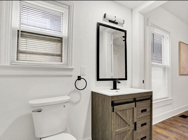 Building Photo - 3 Bed Home Accepting section 8 housing vouchers!