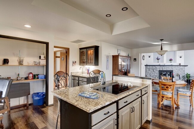 Building Photo - 3 Bedroom 2.5 bathroom spacious home with views of marina and downtown Oak Harbor