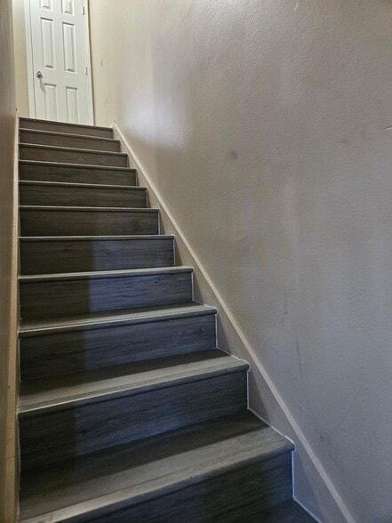 Building Photo - 1 Lilac St