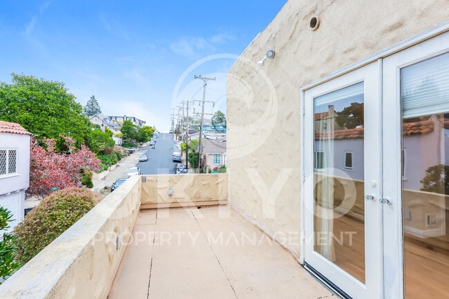 Building Photo - 4753 El Centro Ave