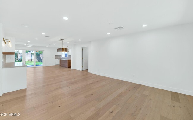 Building Photo - 4154 N 35th Pl