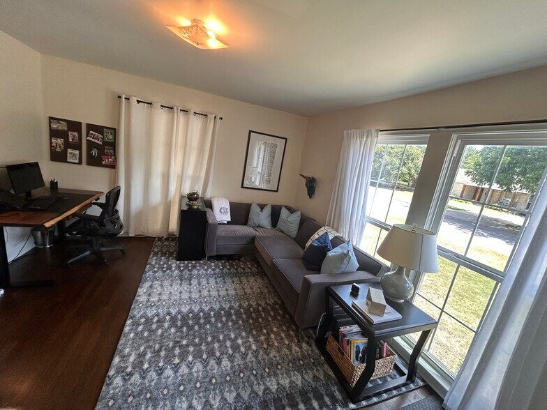 Building Photo - 5027 Wenonah Dr