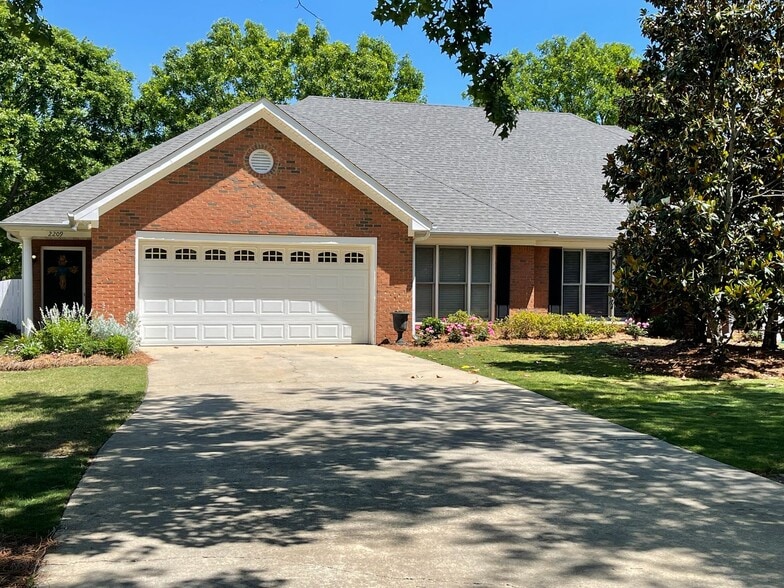 Building Photo - 2209 Clairmont Cir