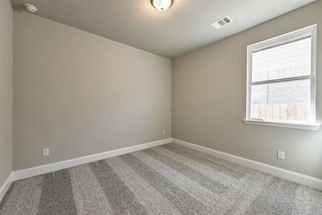 Building Photo - 745 Lake Lacosta Dr
