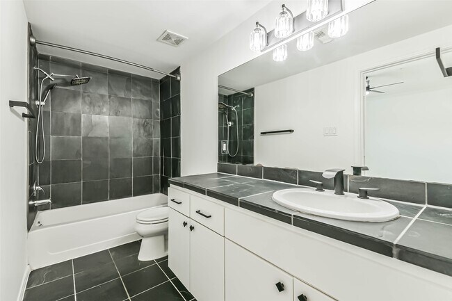 Building Photo - 17 Waugh Dr